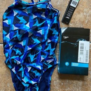 Speedo Women’s Swimsuit-New With Tags-Size 34